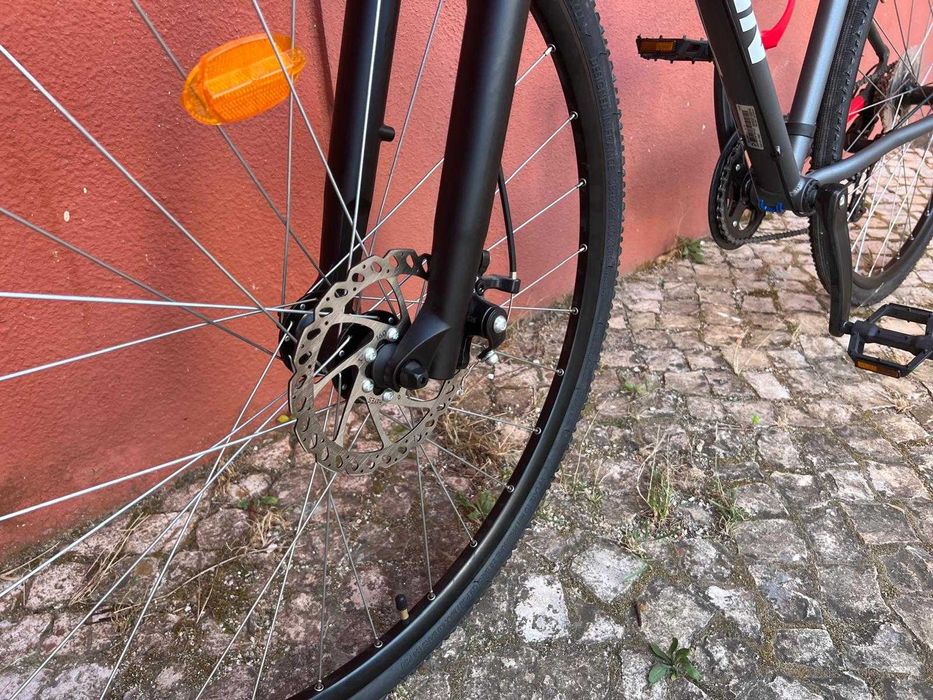 bicicleta trekking Decathlon Btwin Riverside 500