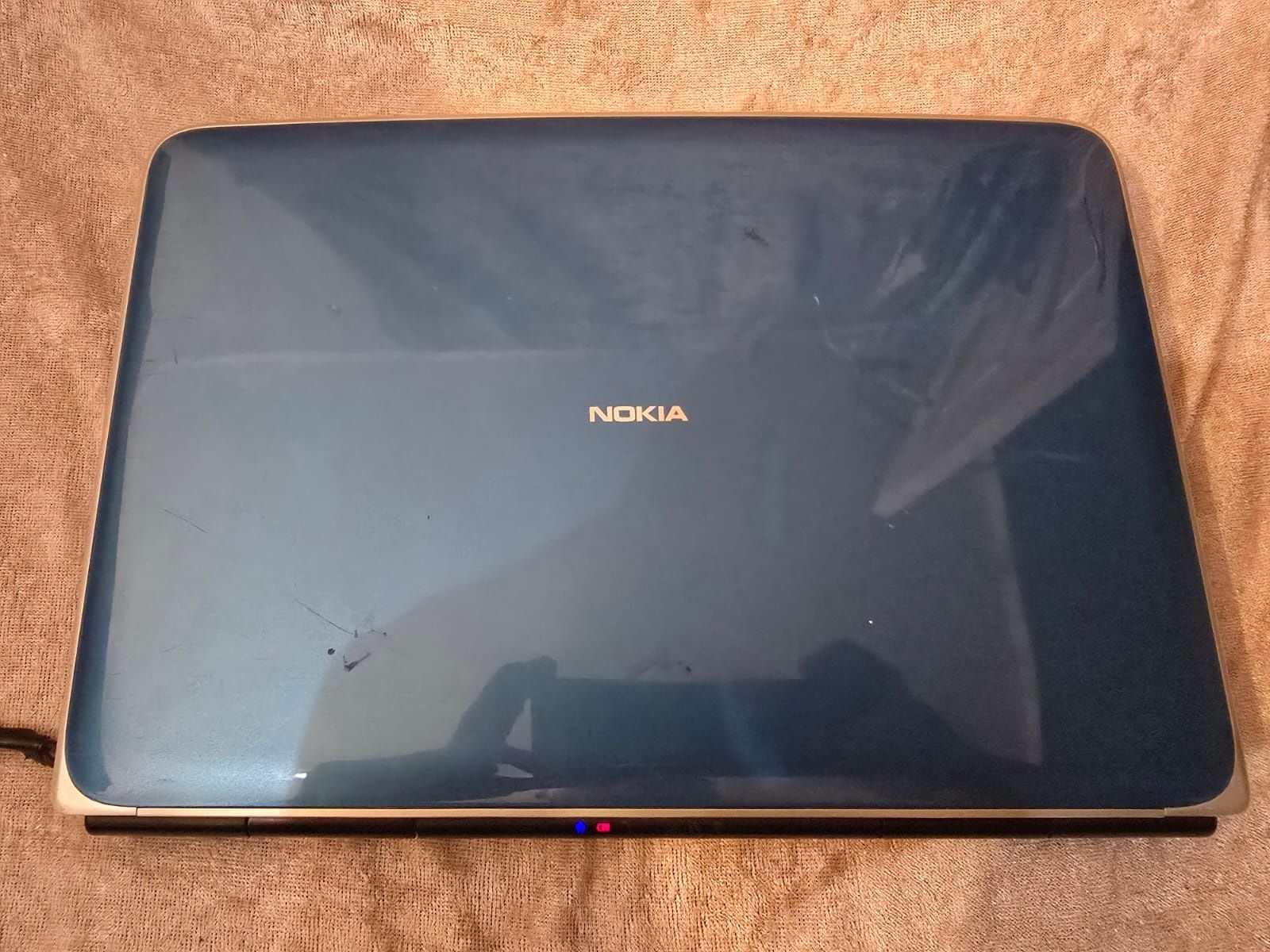 NOKIA  Booklet 3G