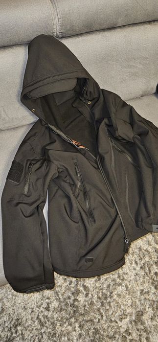 Kurtka wojskowa soft schell rozmiar L - XL (EU)
