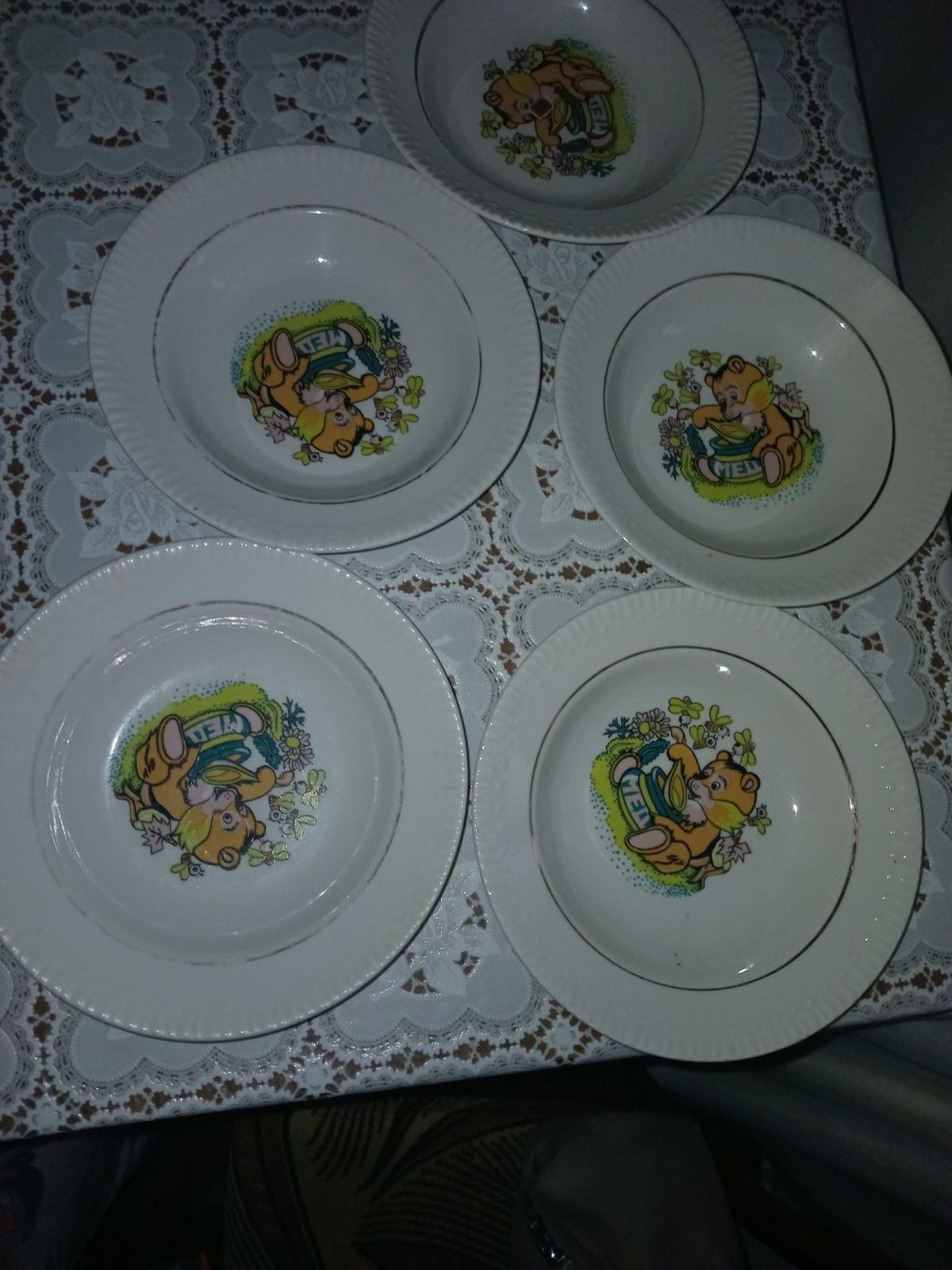 Миски з ведмедиком.
