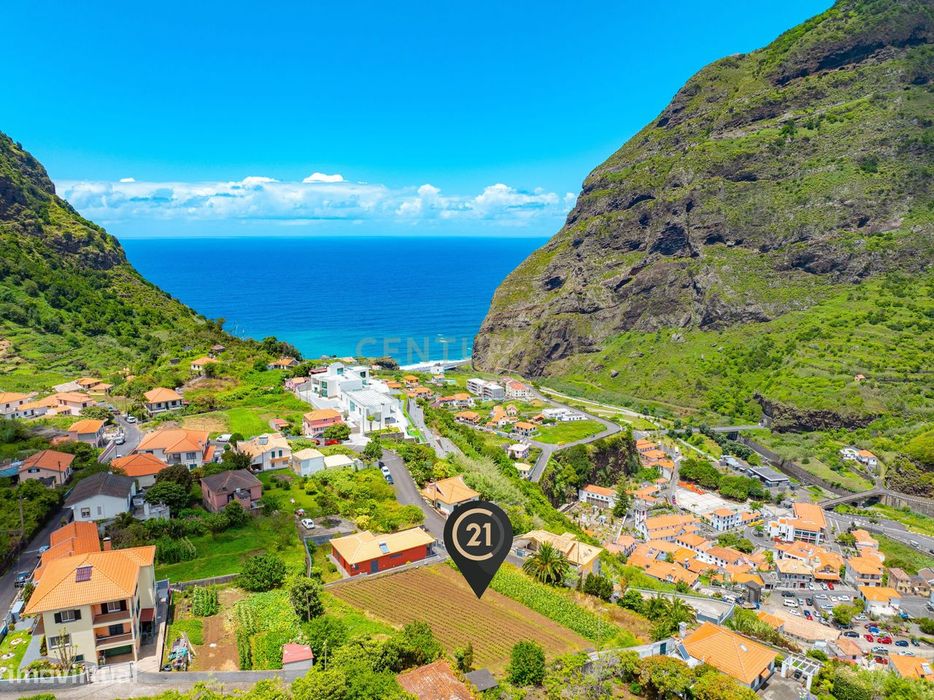 Terreno Amplo com Projeto Aprovado - São Vicente, Madeira