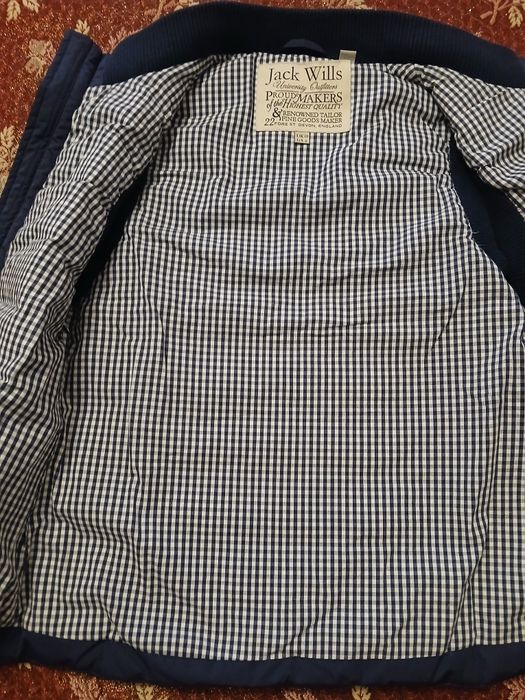 Продам жилетку на дівчинку