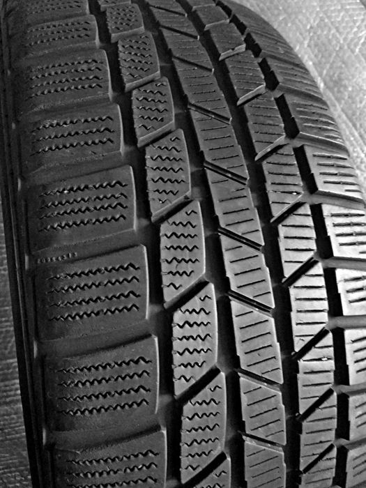 Шини Б/в 205.50.17 пара Continental