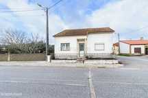 Moradia Isolada T3 em Arrimal, Porto de Mós – Com Terreno, Garagem e A