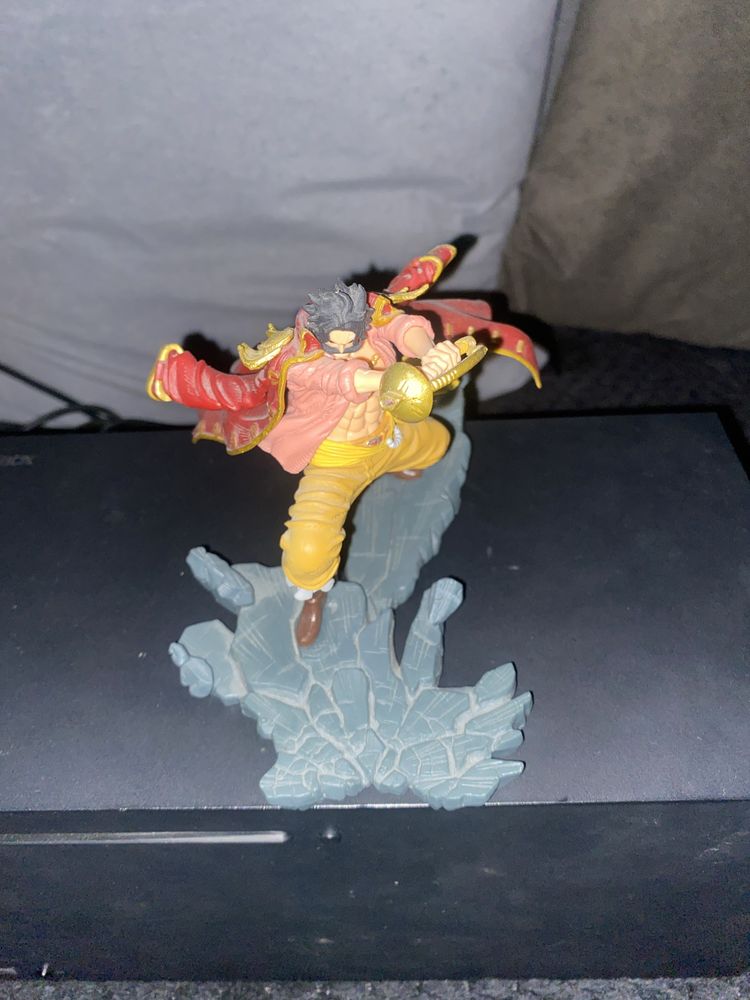 Sprzedam figurke Gol.D Roger z anime „One Piece”