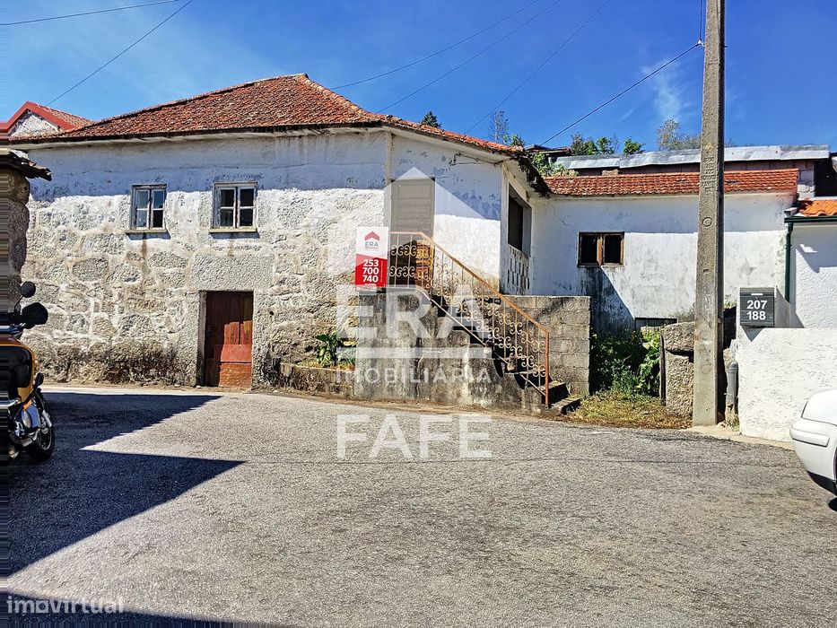 Moradia para restauro em Revelhe