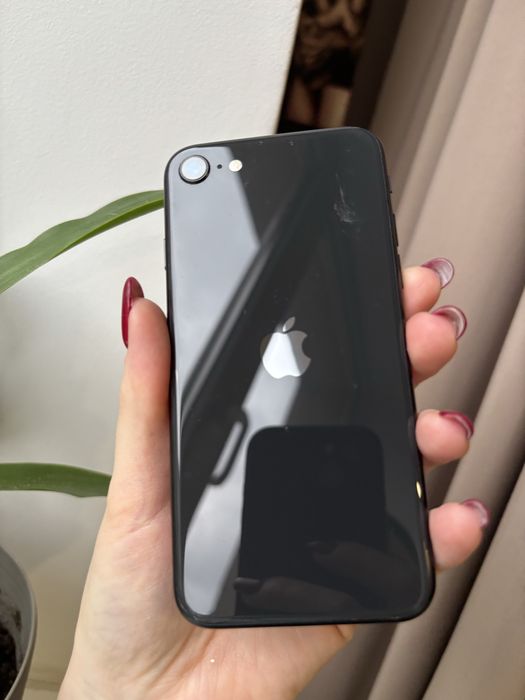 Телефон Apple iPhone SE 2nd Gen на 64 GB