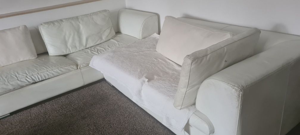 Sofa de pele branco