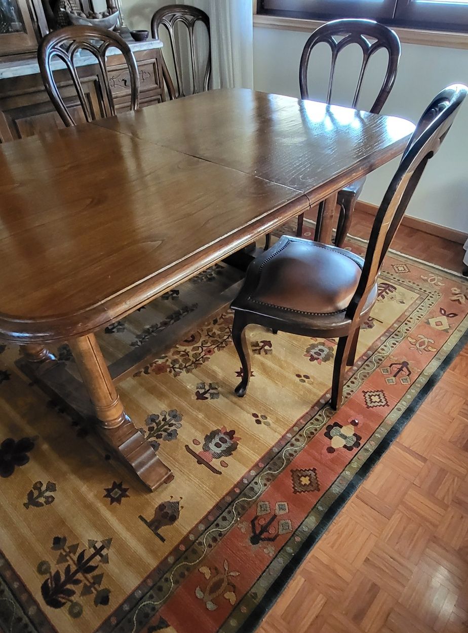 Mesa, 6 cadeiras sala de jantar e carrinho