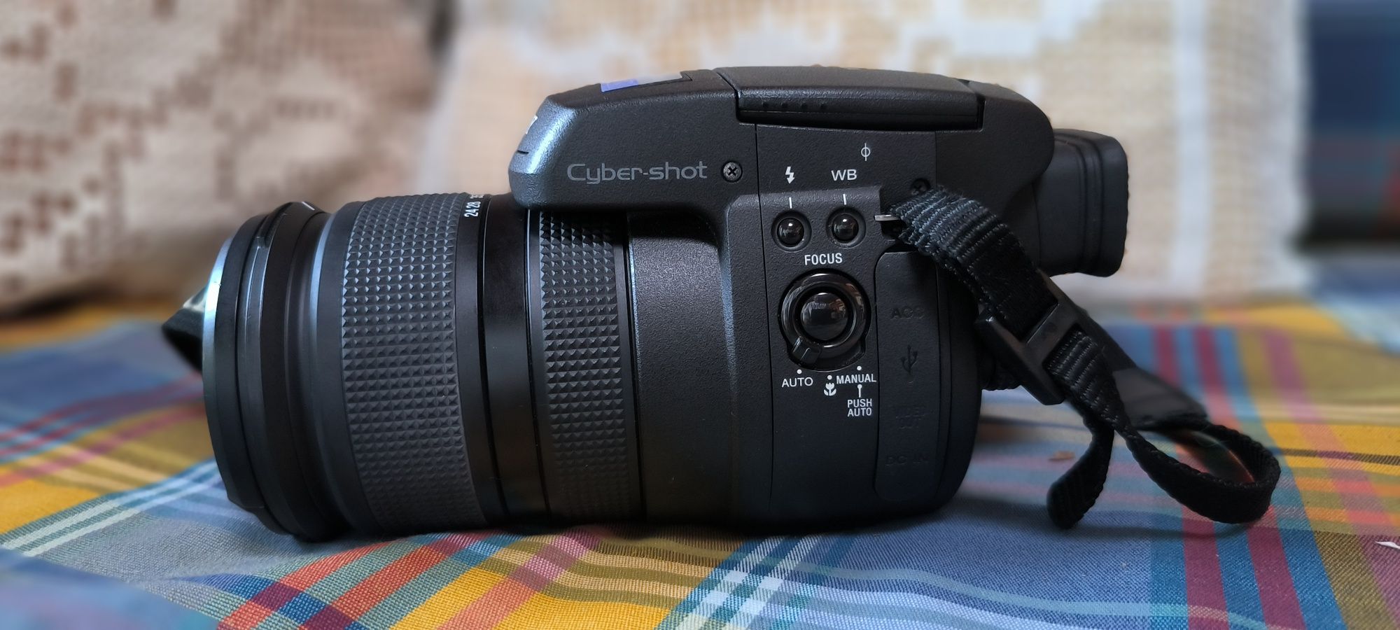 Sony Cybershot DSR-R1