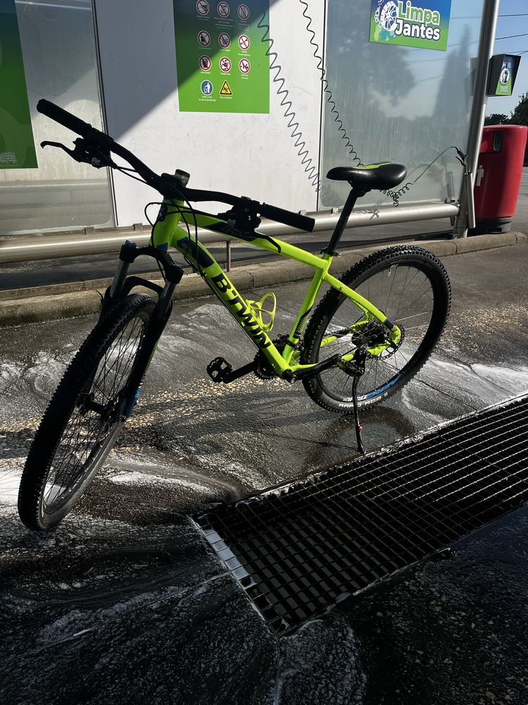 Bicicleta b-twin 520 de montanha travões de disco (modificada)