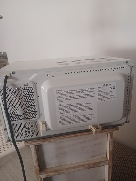 Vendo microondas Becken (e ofereço o outro marca de marca Haier .