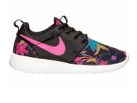 Buty sportowe damskie w kwiatki Nike Roshe