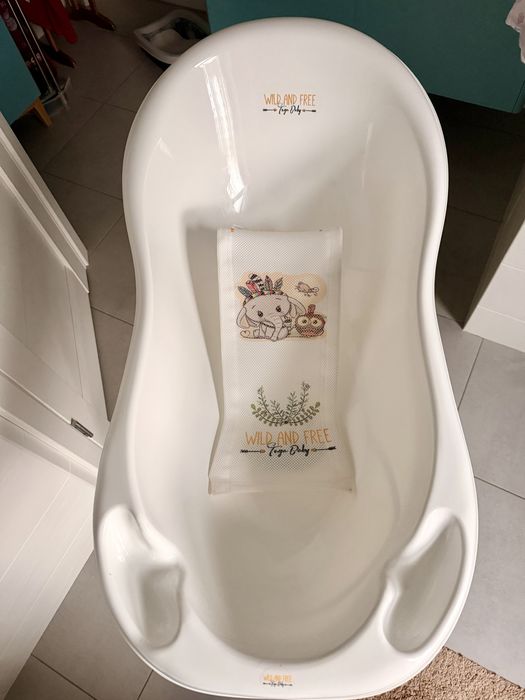 Дитяча ванночка з металевою підставкою