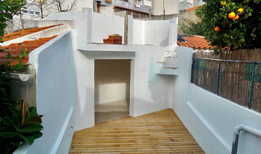 Moradia Renovada com 2 Estúdios Independentes