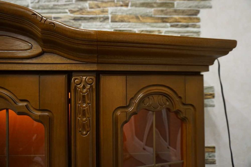 Kredens , Witryna z komodą podświetlana orzechowa szer 130 cm (p-1131)