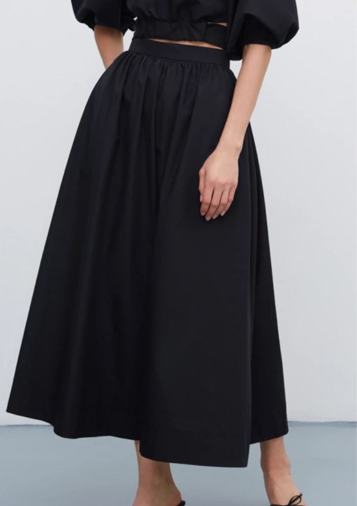 Чорна спідниця кльош must have