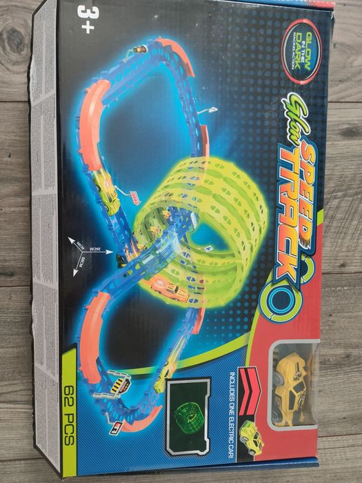 Świecący tor samochodowy