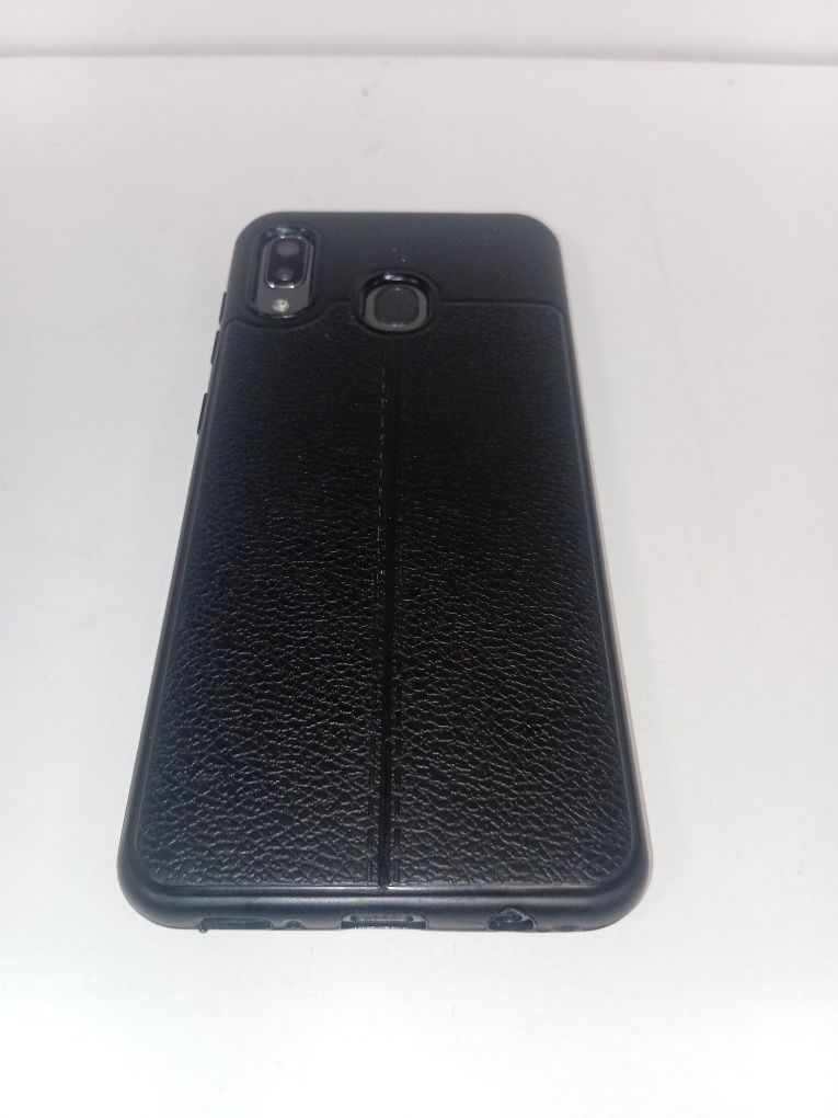Смартфон Samsung Galaxy A20 SM-A205F 3/32GB в гарному робочому стані