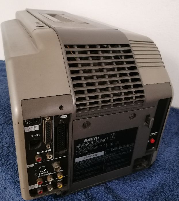 Projetor de Video Sanyo PLC-320ME, + 2 lampadas (vintage)