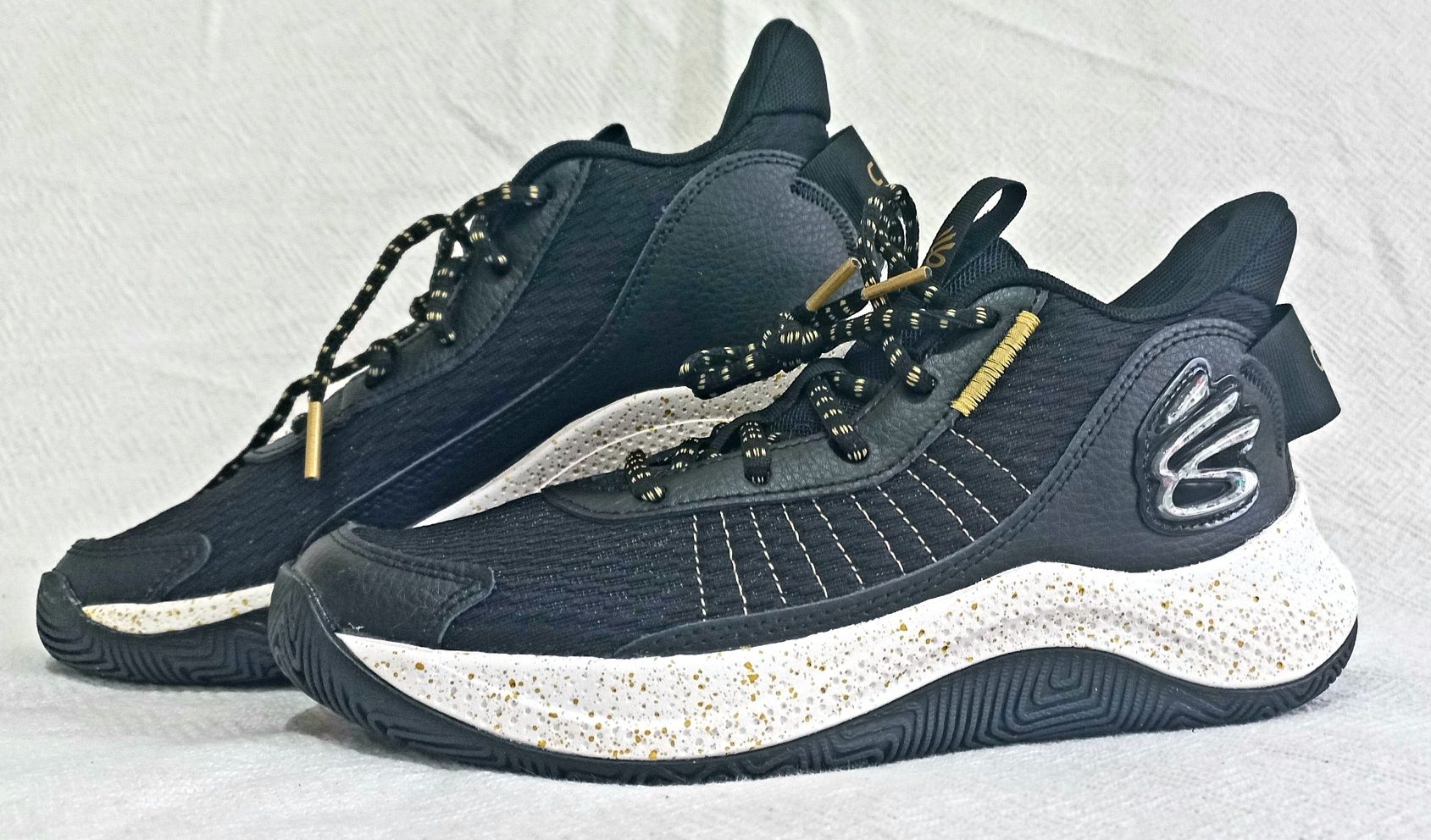 Buty czarne Under Armour GS Curry 3Z7 rozmiar 35,5 ,wkładka 22,5 cm