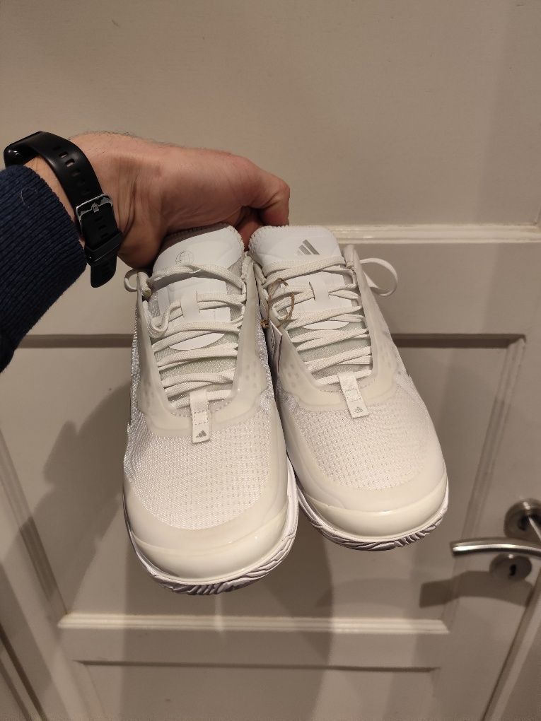 Buty Adidas Avacourt Nowe z metką. Buty do tenisa
Rozmiar 39 1/3
