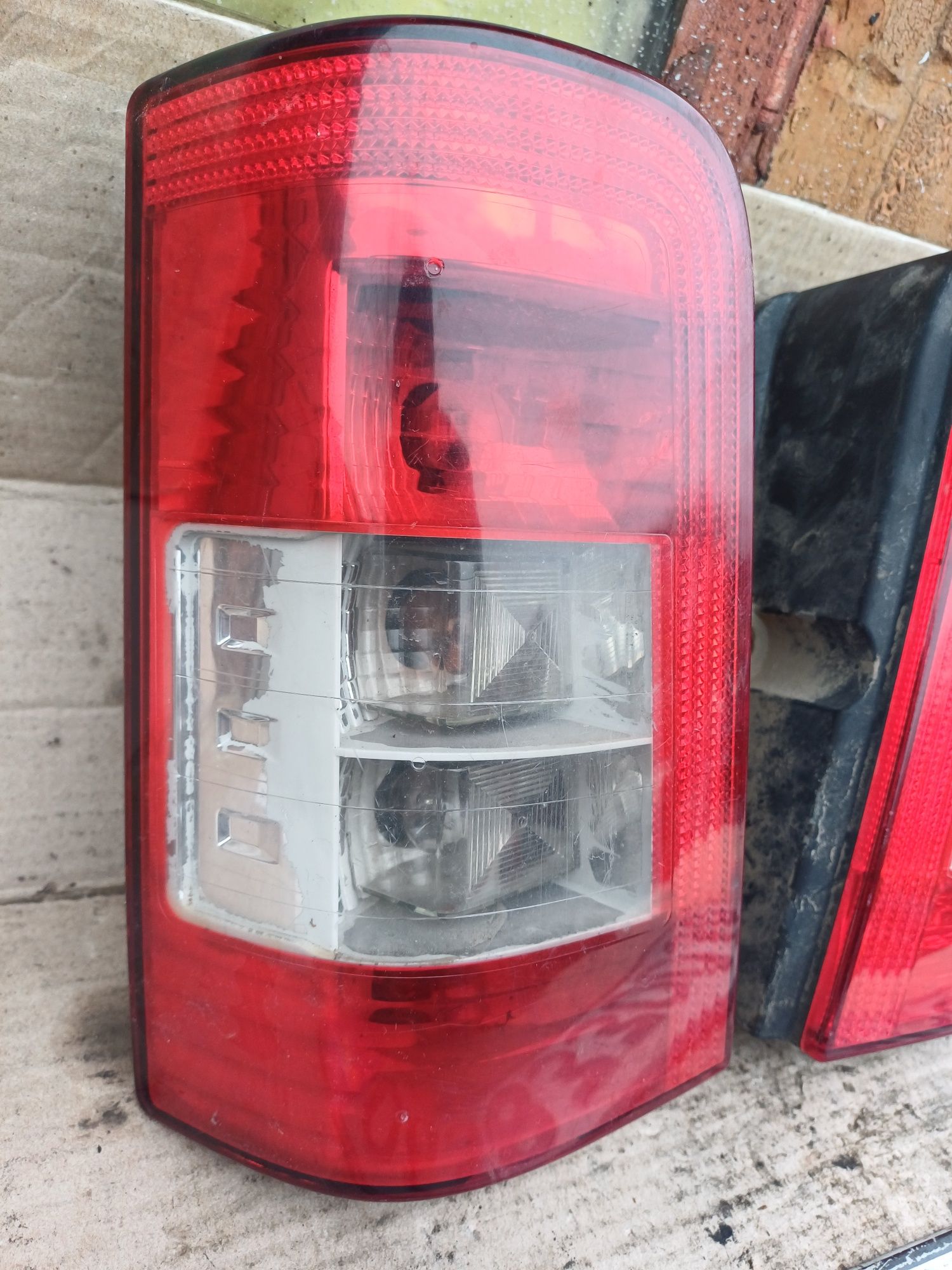 Peugeot Partner Citroen Berlingo задні стопи ліхтарі фанарі фари