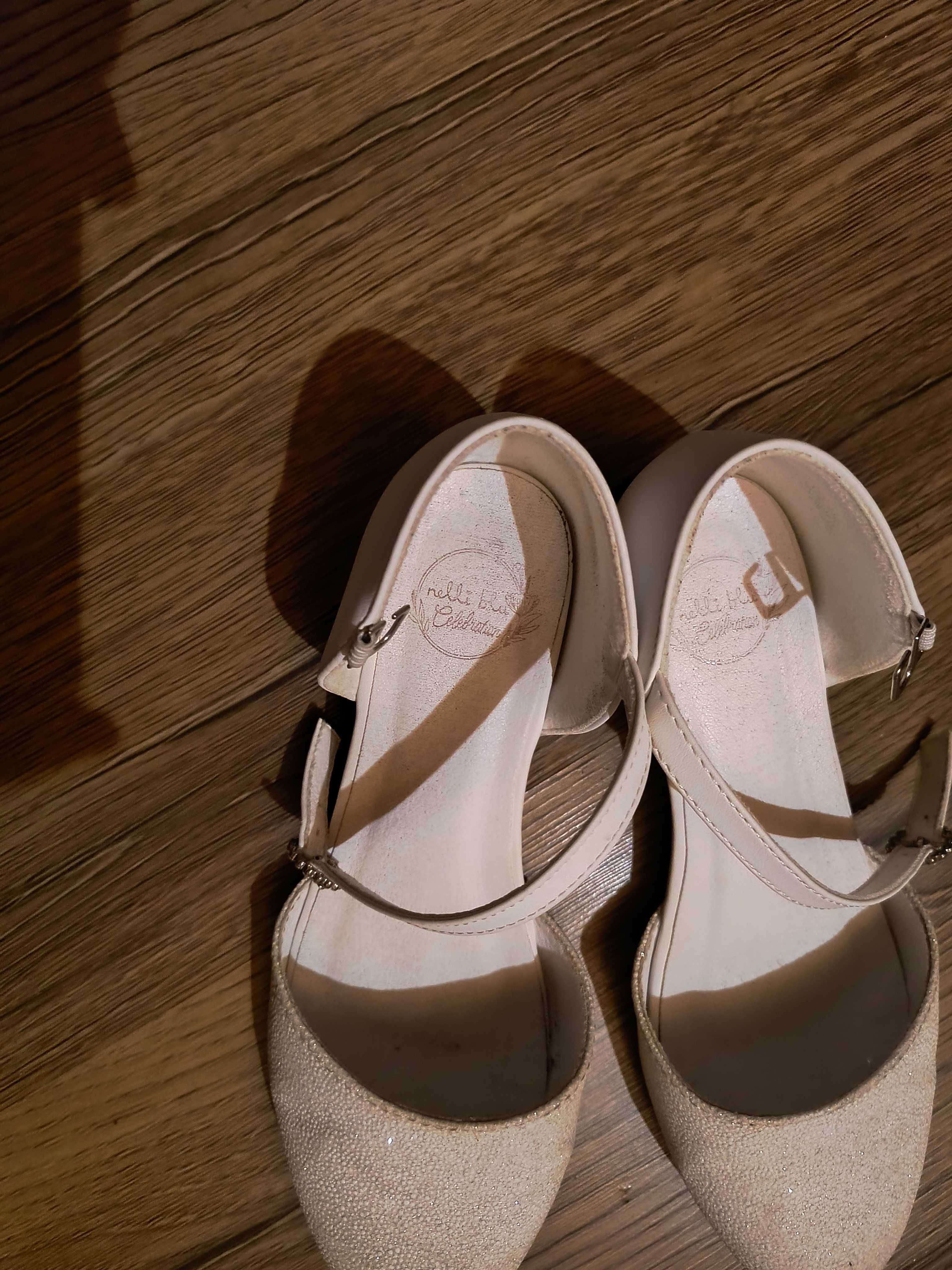 Buty komunijne białe