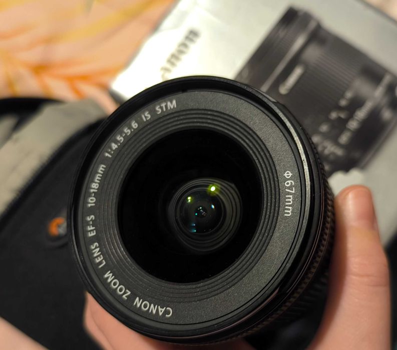 Obiektyw CANON EF-S 10-18 mm.