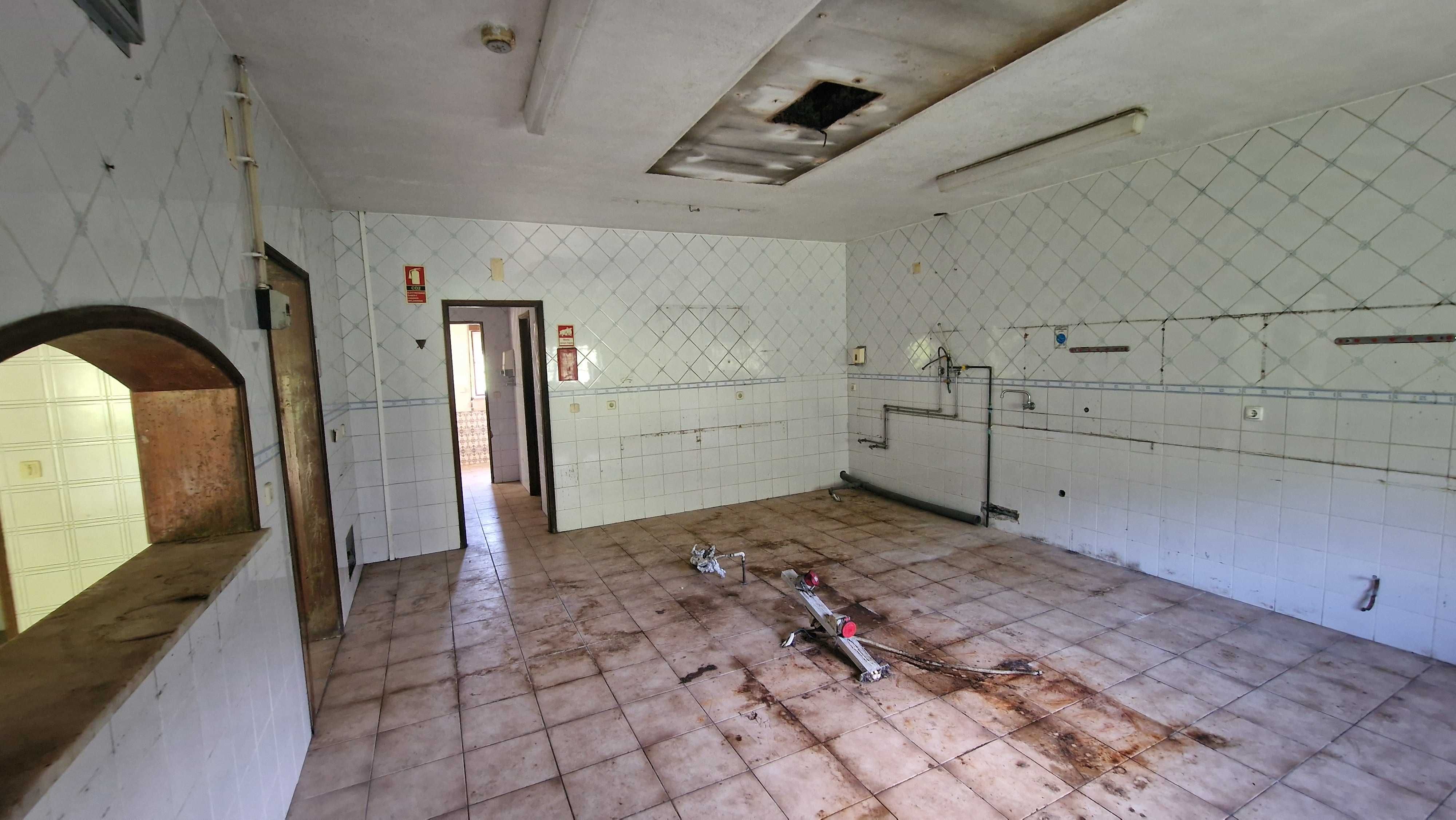 480 Metros de espaço com 7 casas de banho