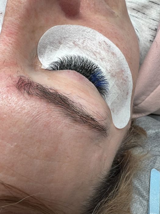 Stylizacja rzes metoda UV, makijaz permanenty