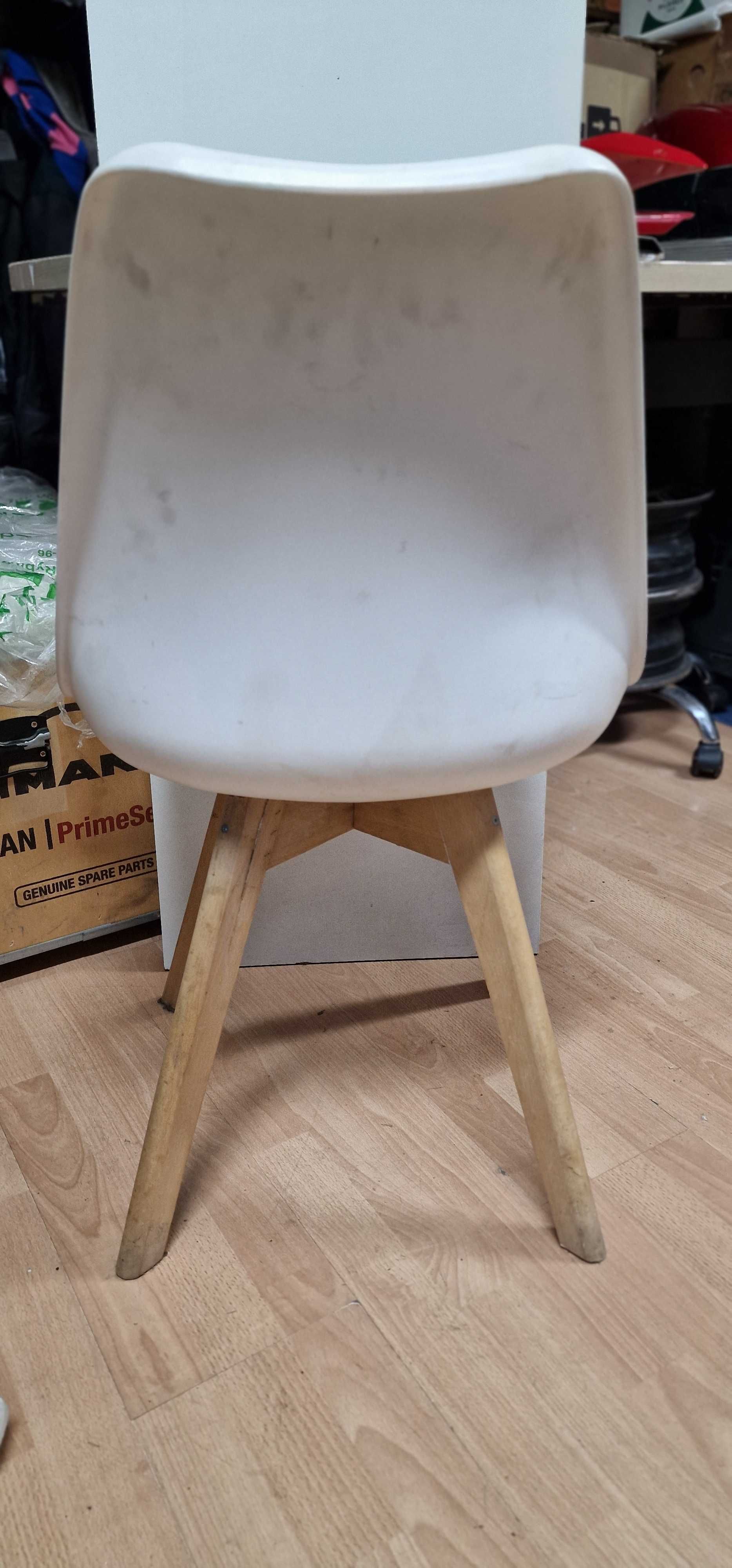 Krzeslo białe Ikea