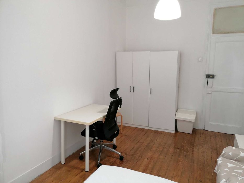 Quarto disponível Avenidas Novas