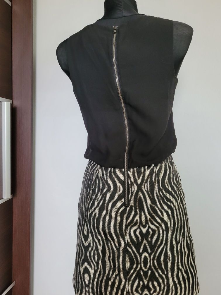 Śliczna sukienka Next rozm.36. Dlugosc 84 cm, klatka 44, pas 35 cm.