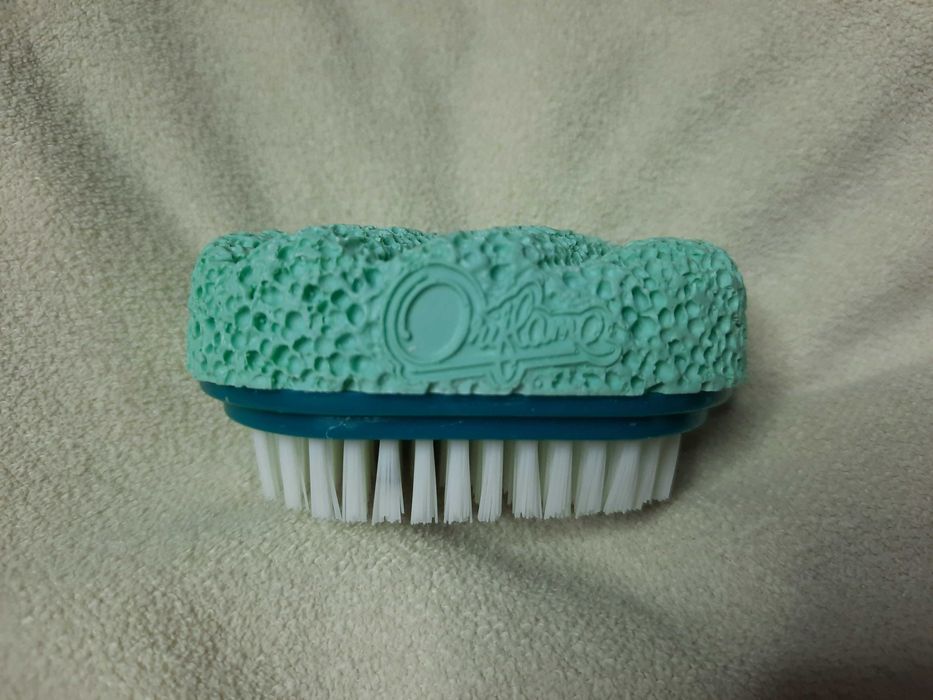 ORIFLAME Pumeks + szczoteczka 2w1