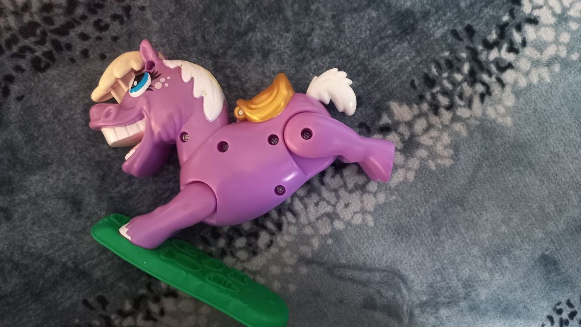 Коняка, кінь, поні-трюкач Play Doh