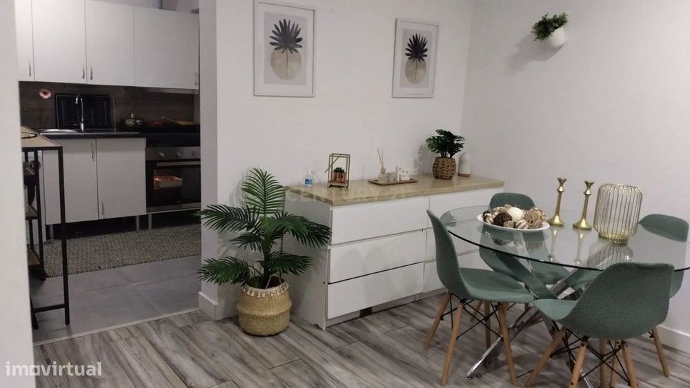 Loja convertida em 2 Estúdios Habitação - T3 + T0 - Arrentela