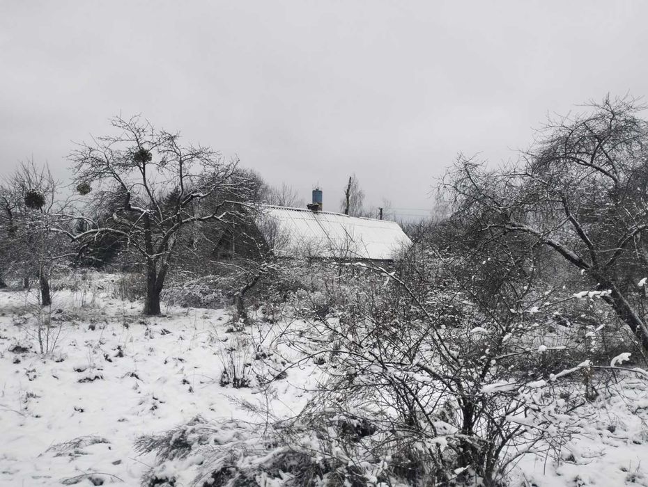 Земельна ділянка зі стареньким будинком Садки