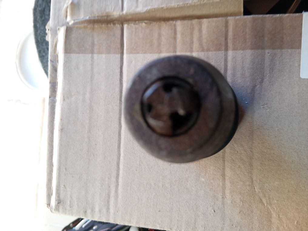 Bucha... Hilti...