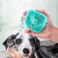 Щетка массажная с емкостью для шампуня для мытья собак и кошек