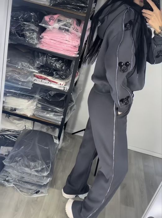 Жіночий костюм розмір M