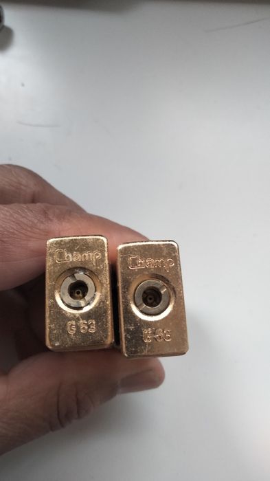 2 isqueiros vintage coleção