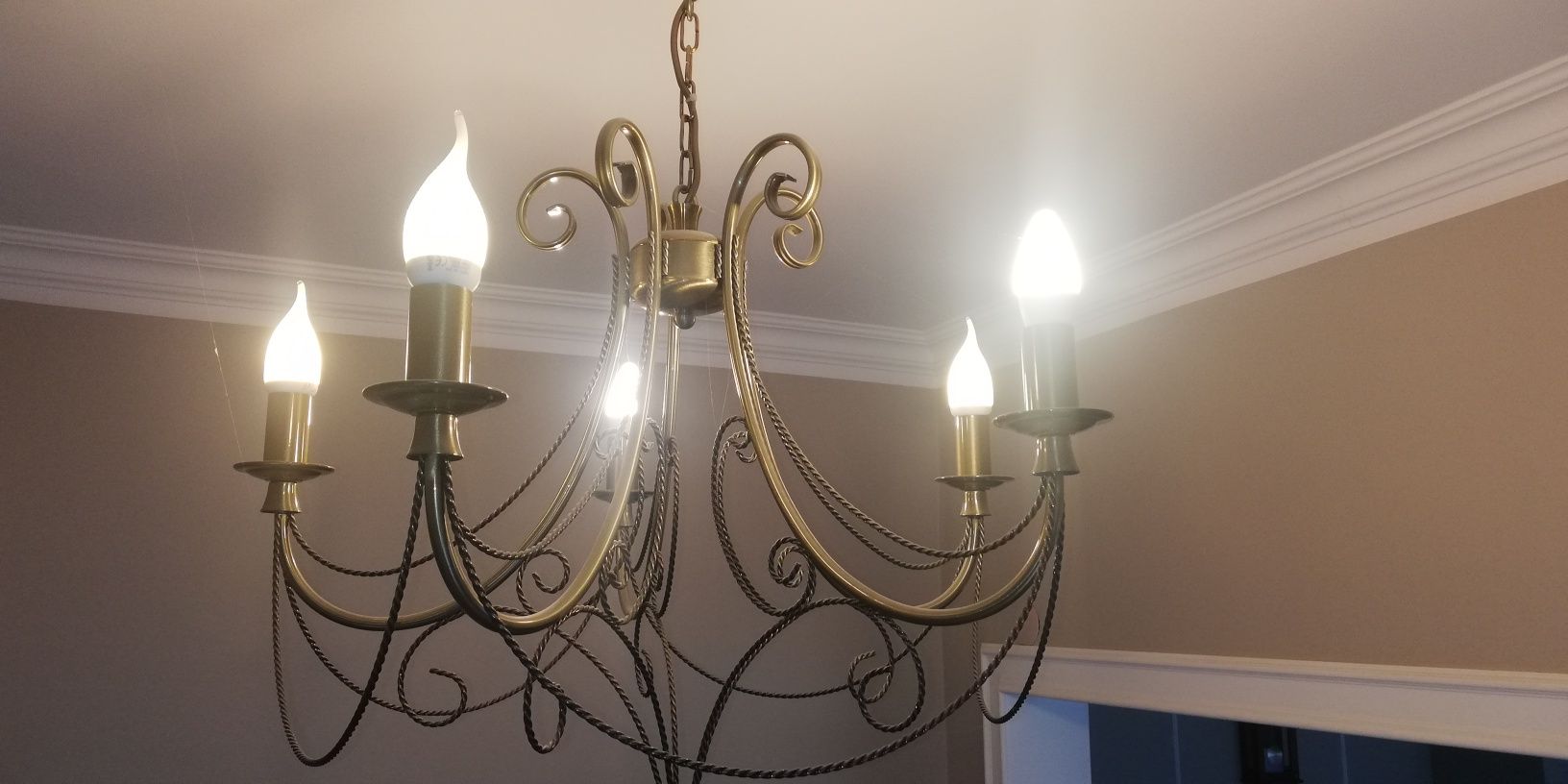 Komplet dwóch żyrandoli-lamp do salonu