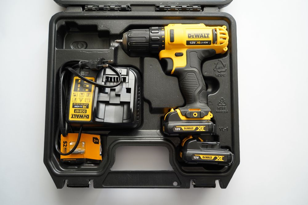 Шуруповерт De Walt 12v