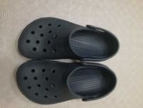 Crocs azuis escuro