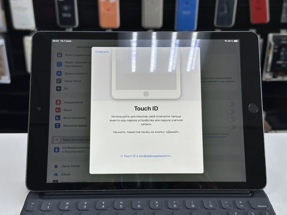 Apple ipad 9 10.2" + apple smart cover клавіатура.