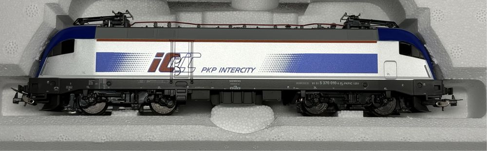 EU44 Taurus Husarz lokomotywa PKP Intercity H0 1:87 Piko