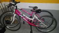 Bicicletas para menina ou senhora. Cor de Rosa. Uma Roda 24 e outra 26