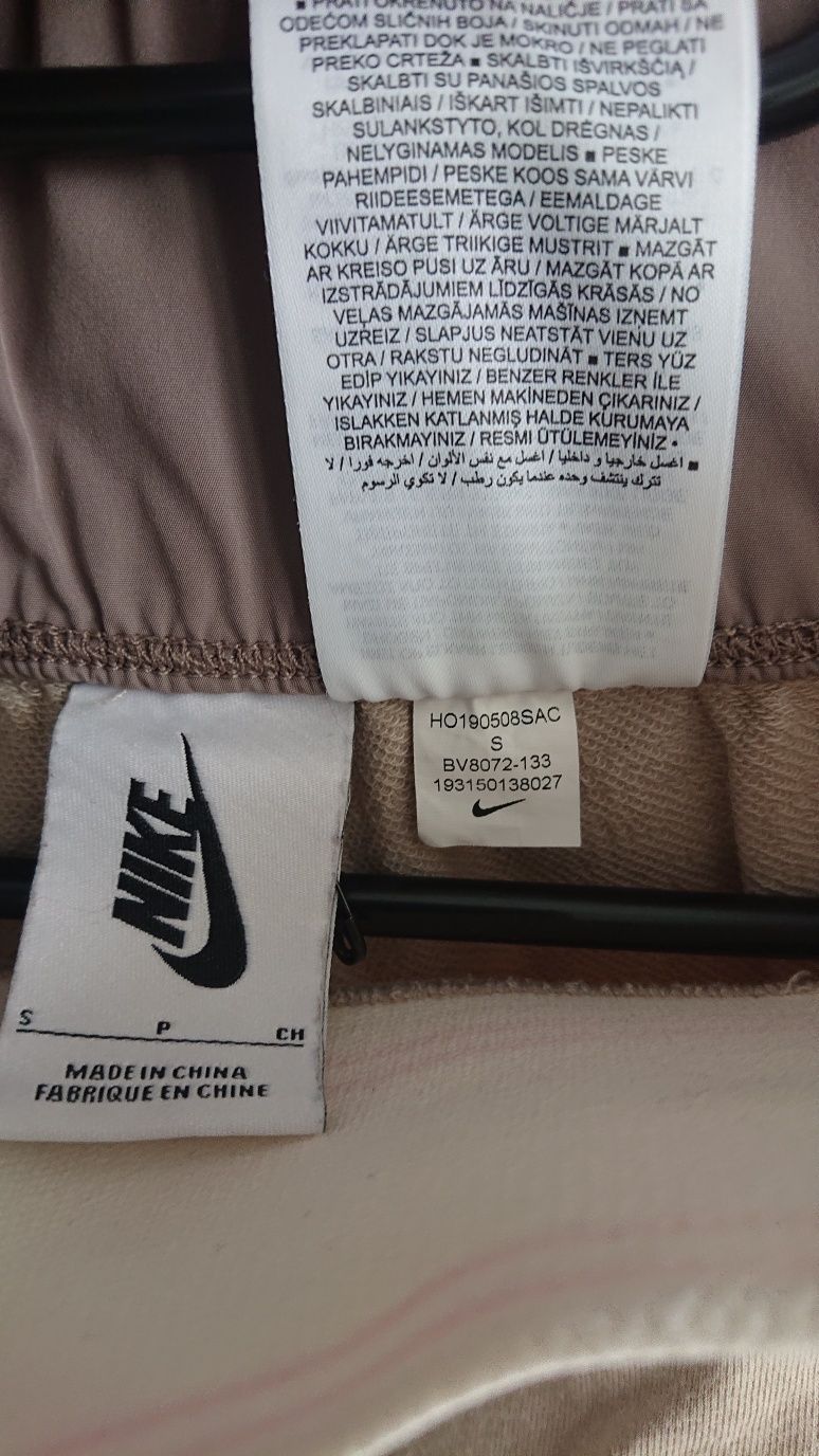 Legginsy Nike AAE 3.0 z wysoka talią unikalne rozmiar S jak nowe