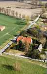 Działka 2600m2 nad jeziorem z domem do remontu, budynkiem gospodarczym